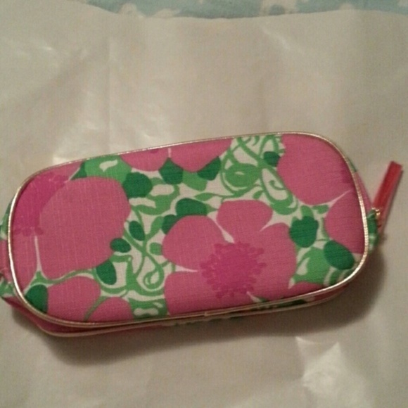 Lilly pulitzer for Estee lauder make up bag. - Picture 3 of 4
